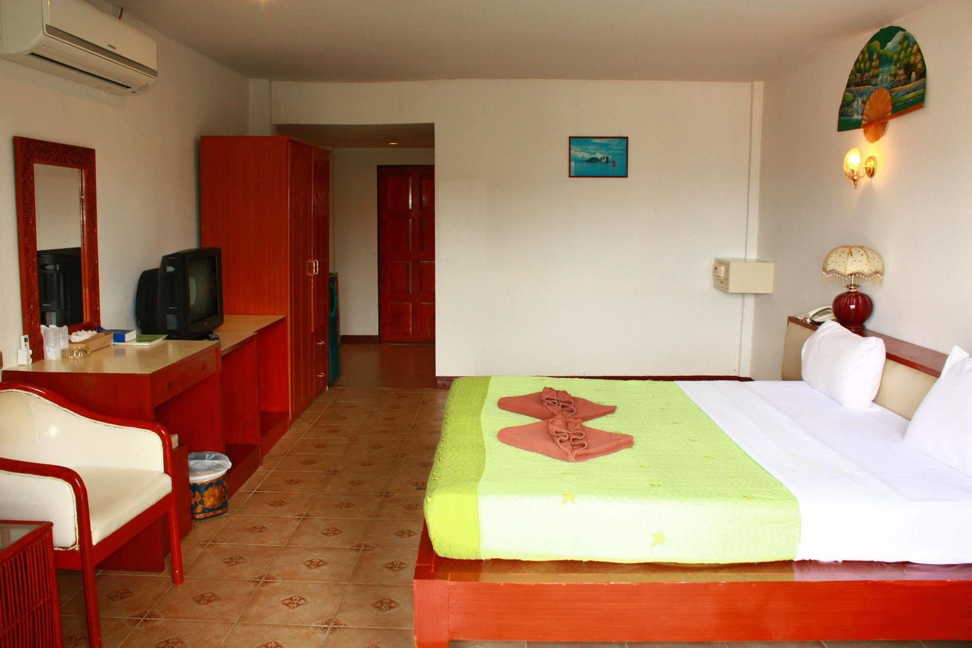 Royal Crown Hotel & Palm Spa Resort Patong Exterior photo